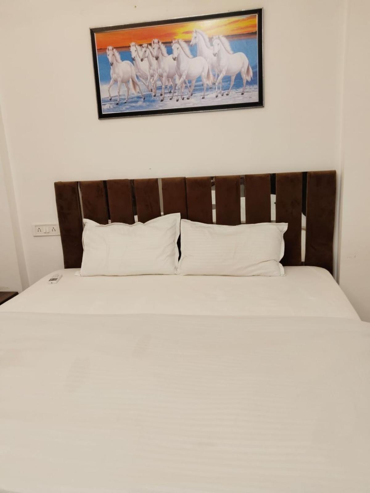 Hotel Kiwi Inn Vijaynagar Scheme 78 Indore Exterior photo